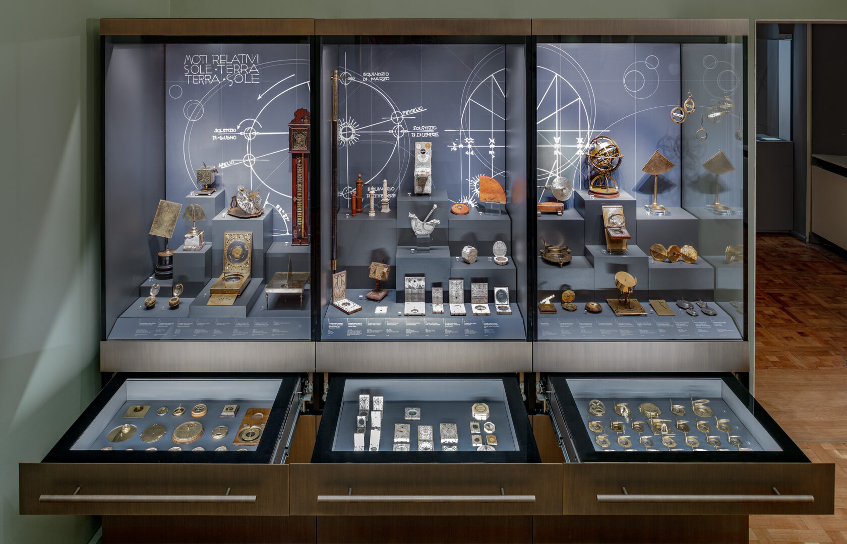 Museum Display Case Supplier / Museum Display Cases